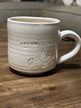 BLACK OAK MAGNOLIA JOANNA GAINES CHIP GAINES POTTERY MUG CUP SNOWFLAKE